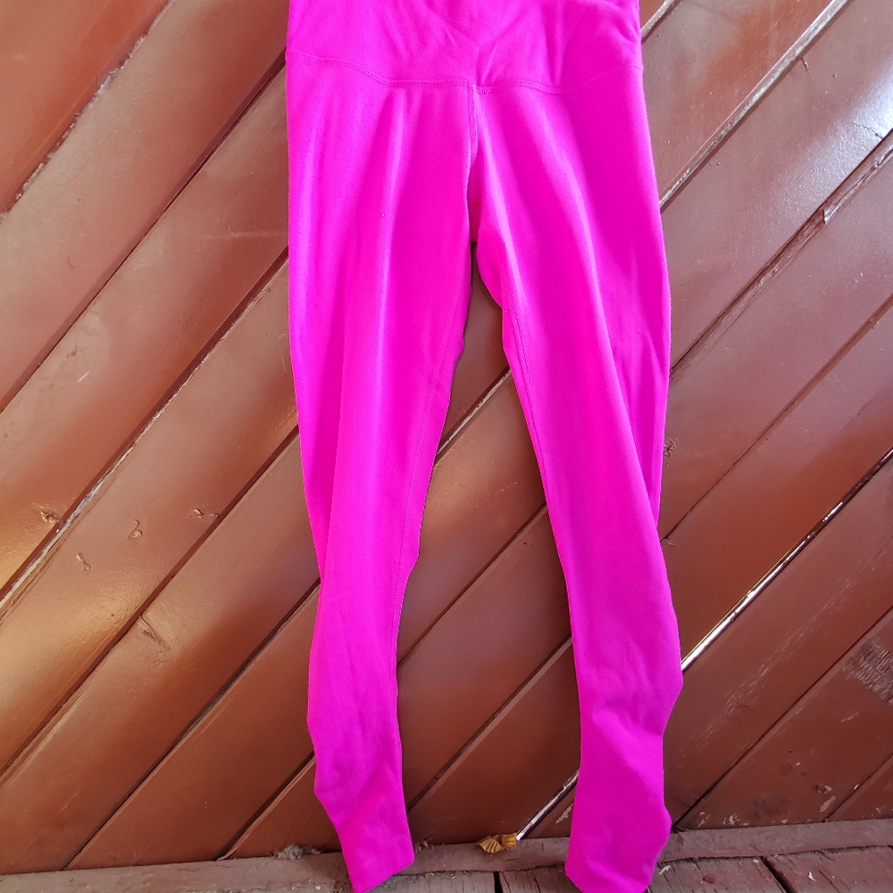 NWOT PINK YOGA/ FITNESS PANTS